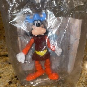 Mickey & Friends McDonald’s Happy Meal Epcot Center Goofy in Norway toy